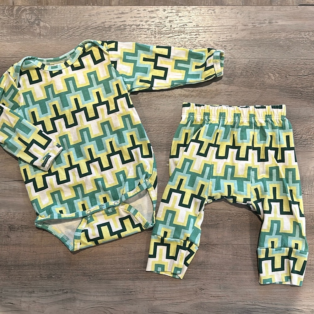 KATE QUINN Outfit